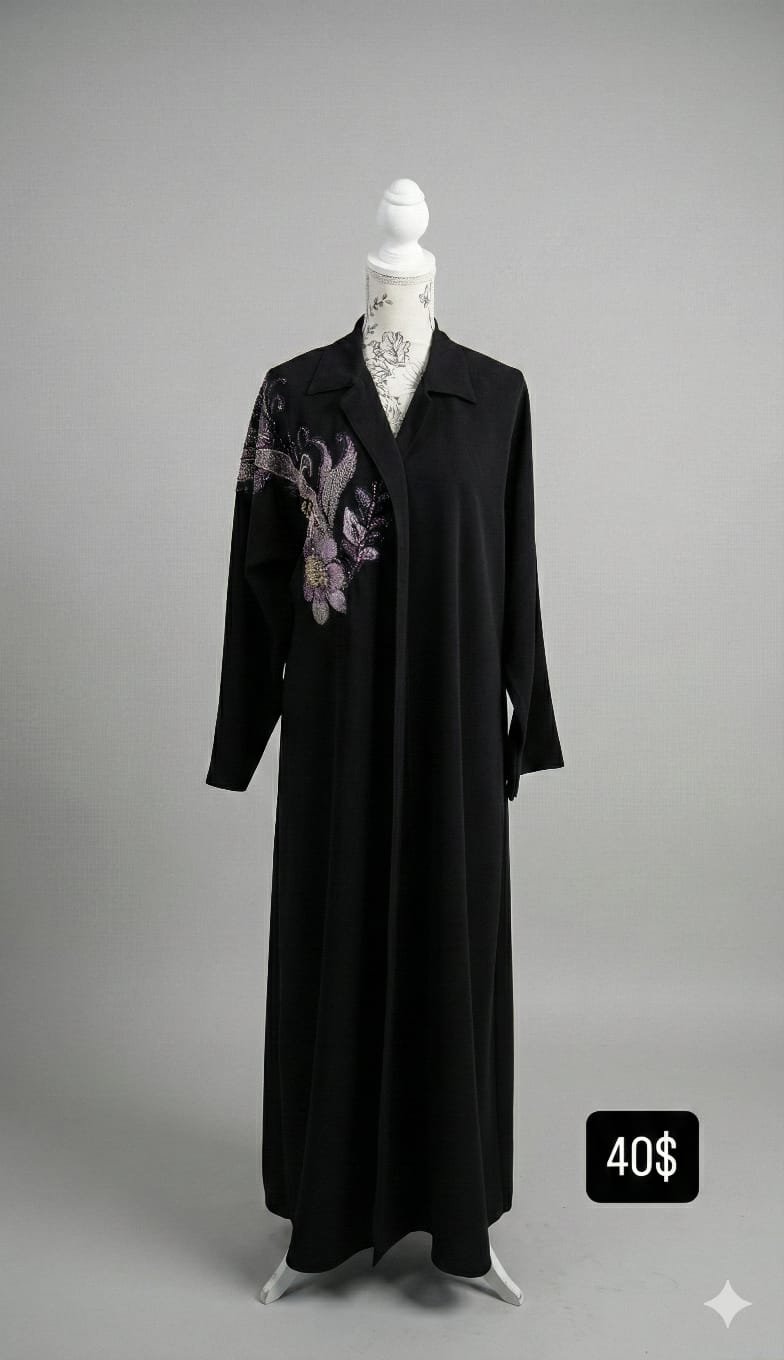 عباءة سوداء بتطريز بنفسجي وذهبي